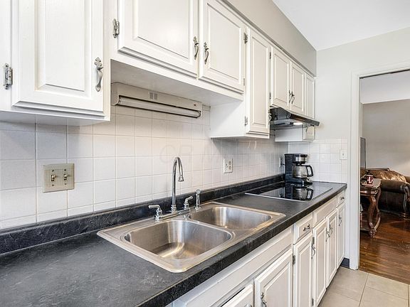 5th image of 3714 Dorothy Dr