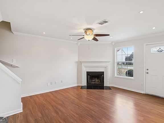 3rd image of 9445 Sleepy Hollow Ln