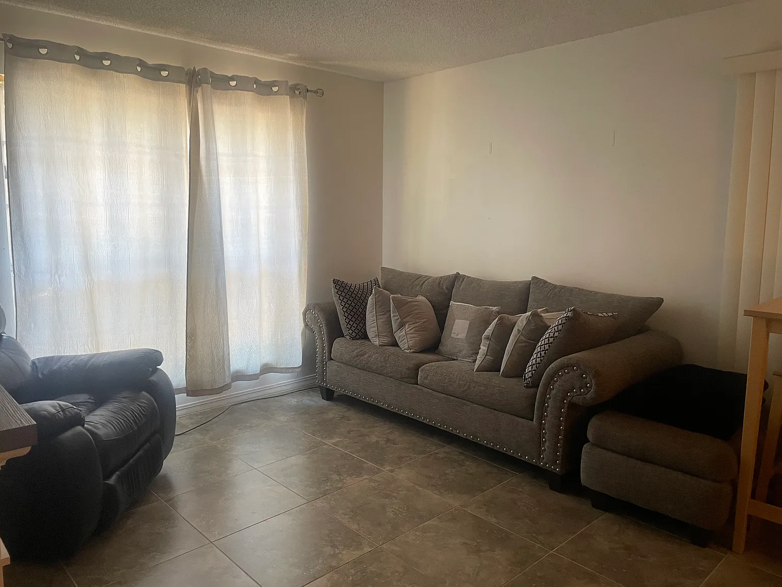 3 bed, 1406 sqft, $500 — Photo 3
