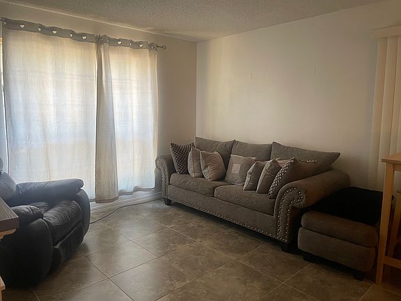 3rd image of 4301 Queens Ct