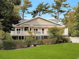 8 Woodhollow Rd, Smithtown, NY 11787