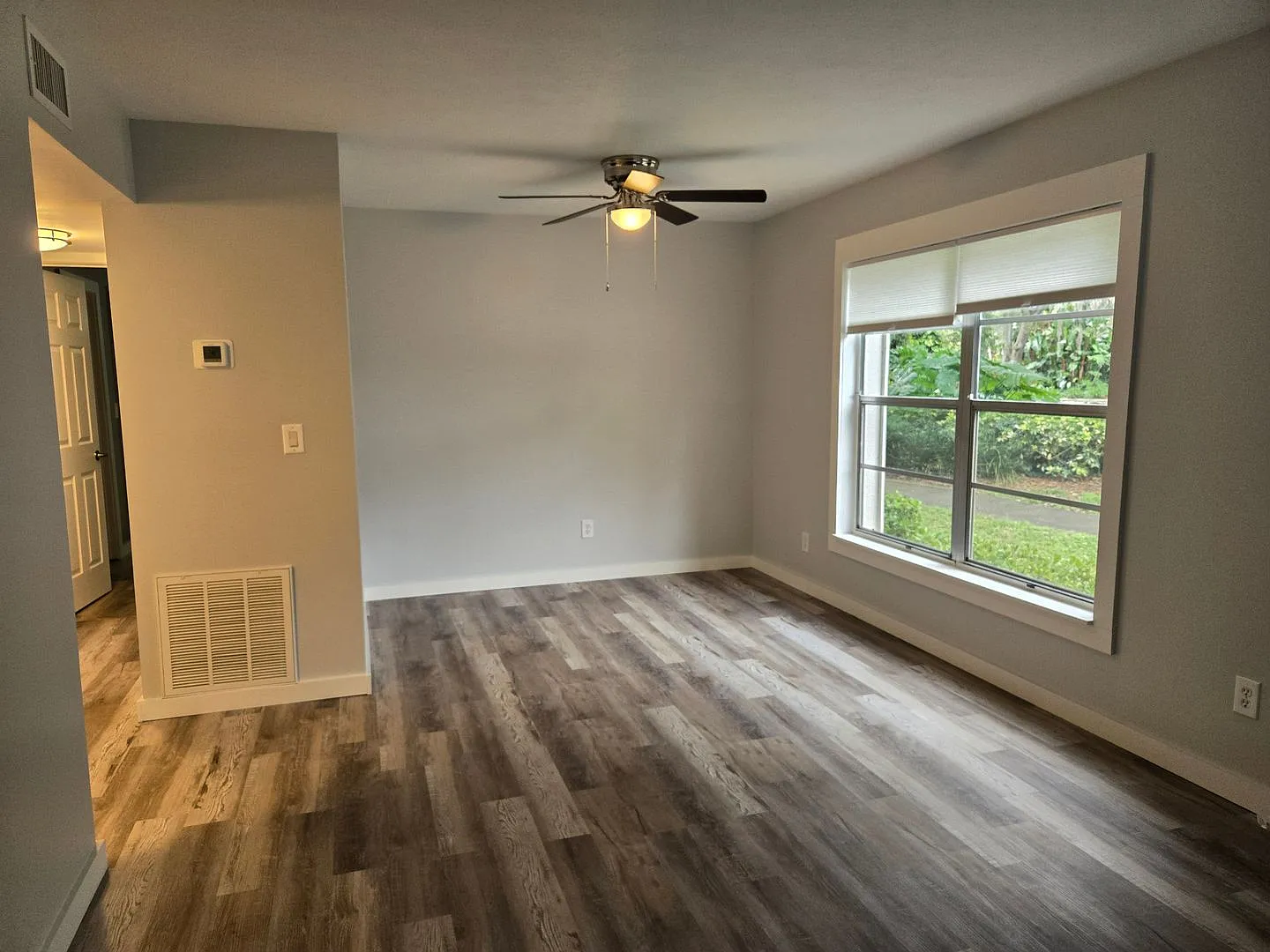 Beautiful First-Floor Corner Condo in Shadow Moss at The Oaks — Photo 4