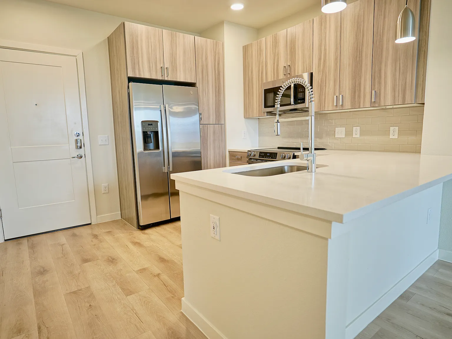 1 bed, 715 sqft, $1,175 — Photo 3