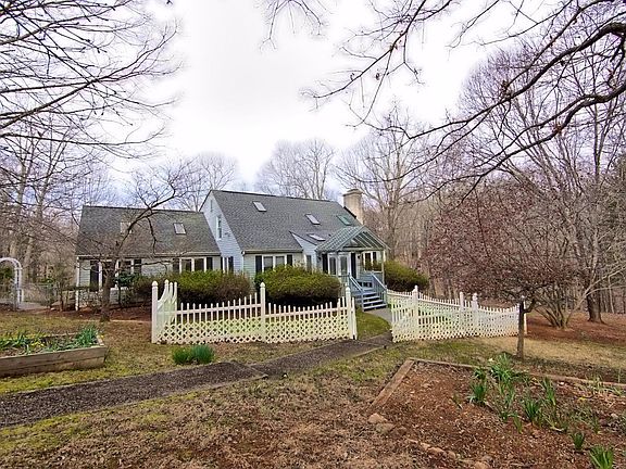 4th image of 407 St Andrews Cir