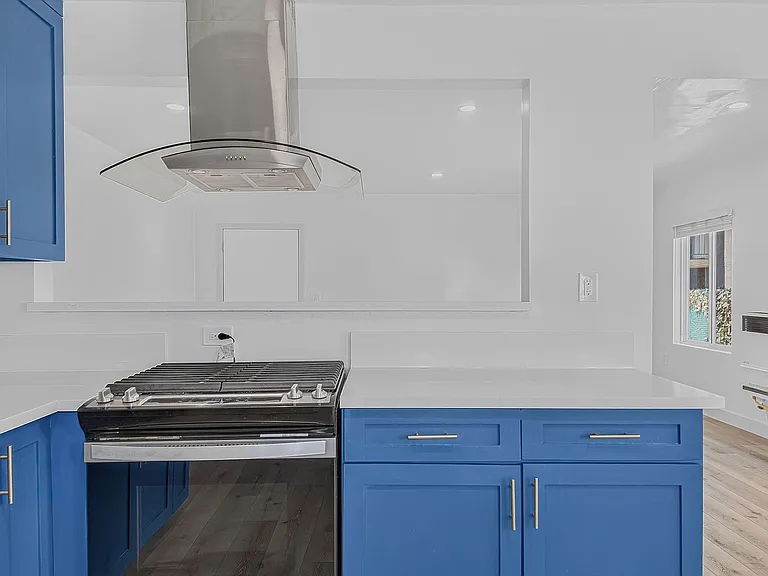 933 Alamitos Ave — Photo 18
