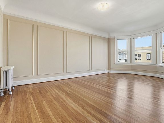 3rd image of 3201 Gough St #301