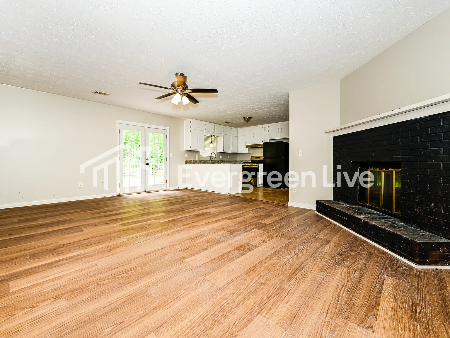 4 bed, 3.0 bath, 2163 sqft, $1,645 — Photo 2