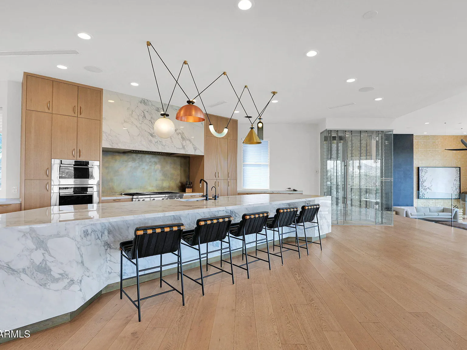 5 bed, 5.5 bath, 7272 sqft, $35,000 — Photo 3