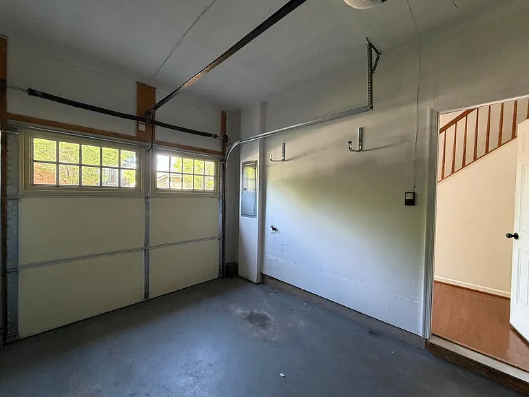 829 Rainier Rd — Photo 33