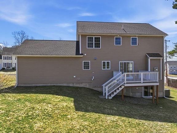 3rd image of 6 Laura Dr