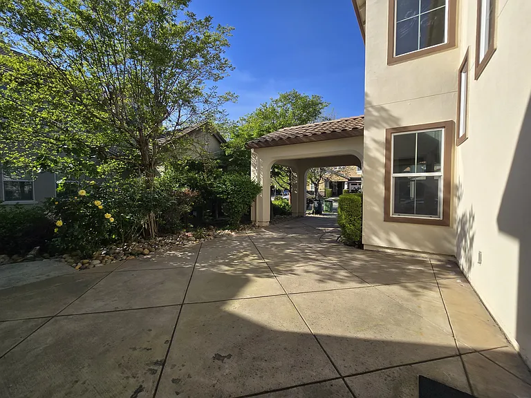 626 W La Canada Ave — Photo 20