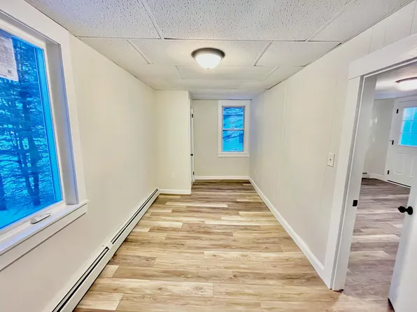 416 Main St APT D, Springvale, ME 04083