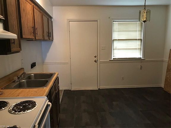 4th image of 1543 Palmetto St #B