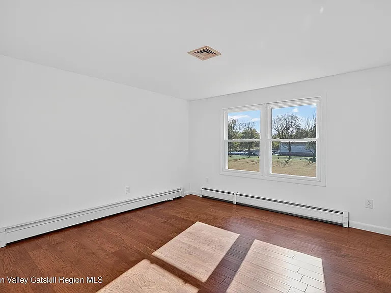 131 Barbarossa Ln — Photo 36