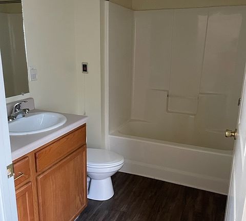 2nd image of 600 E 8th St #101