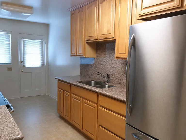 2425 High St — Photo 6