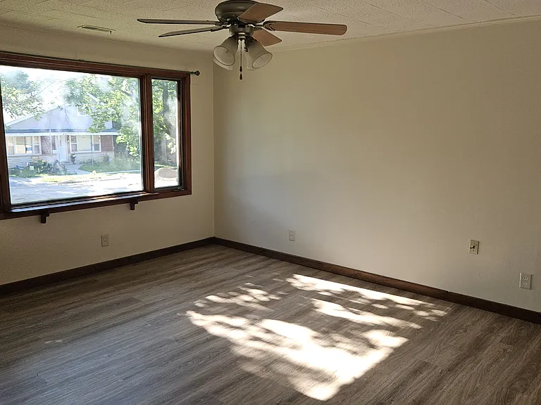 415 N Jefferson St — Photo 17
