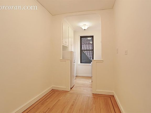 4th image of 17 Chittenden Ave APT 4D