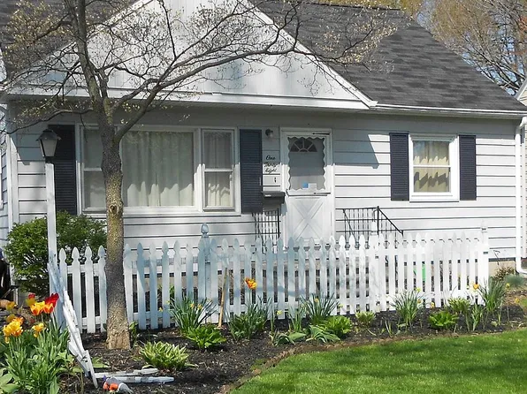 138 Woodhill Dr, Amherst, OH 44001