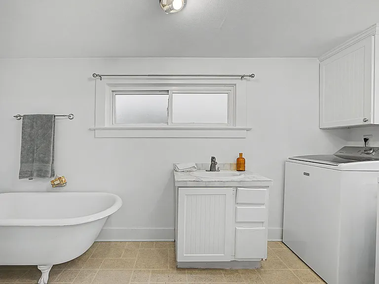 2220 SE Yamhill St — Photo 34
