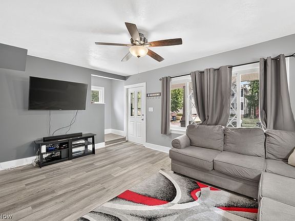 3rd image of 3554 W 129th St