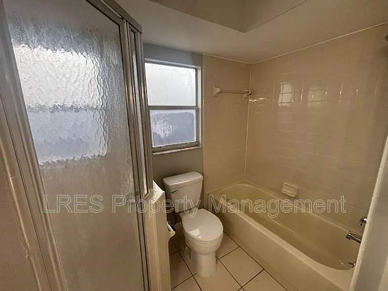 1004 Stout Ct — Photo 30
