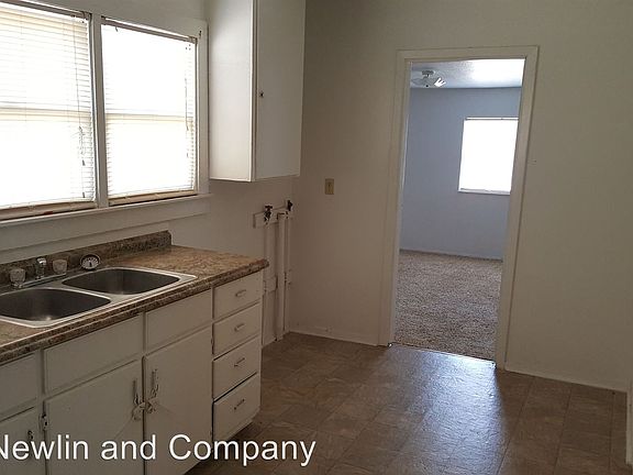 5th image of 516 E 41st St