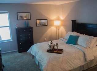 975 W Rue De La Banque APT J, Saint Louis, MO 63141