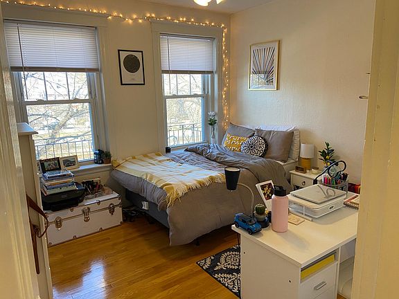 5th image of 1750 Commonwealth Ave APT 9
