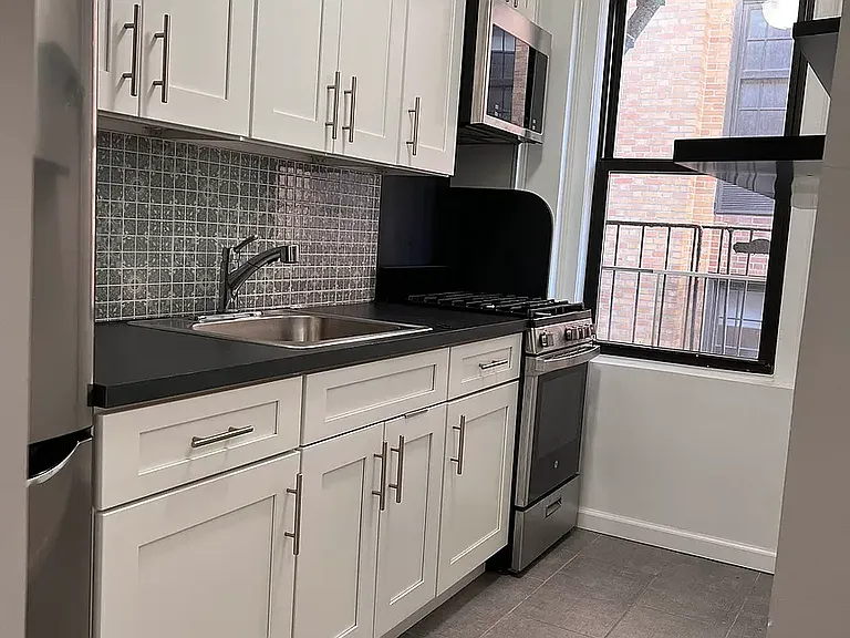 400 E 50th St #3G — Photo 5