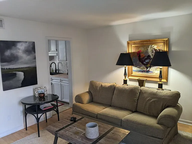 906 Beresford Ct — Photo 4