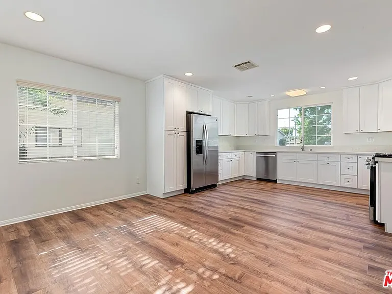 17322 Martha St — Photo 7