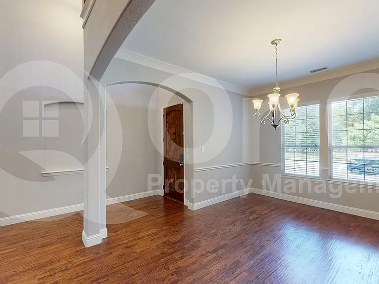 901 Colby Dr — Photo 6