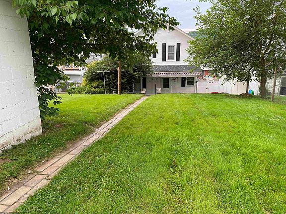 4th image of 933 E Park Ave