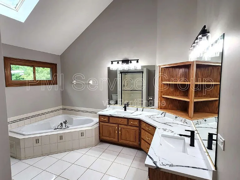 3467 Charlemaine Dr — Photo 9