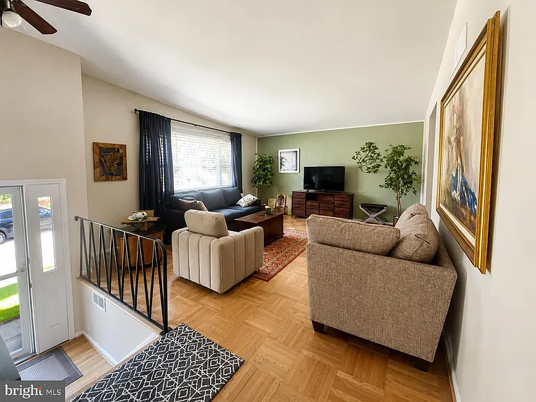 703 Bent Ln — Photo 3