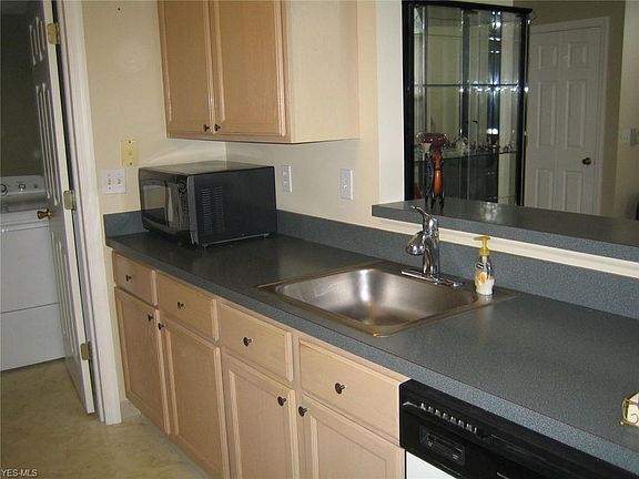 5th image of 8596 Wrenford Ct