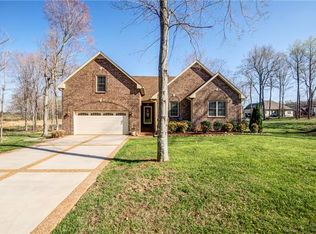 845 Sycamore Dr, Springfield, TN 37172
