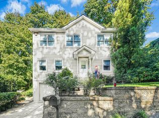 27 Ohara Pl, Huntington, NY 11743