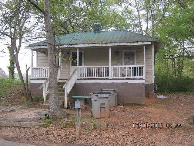 107 Moores Hill