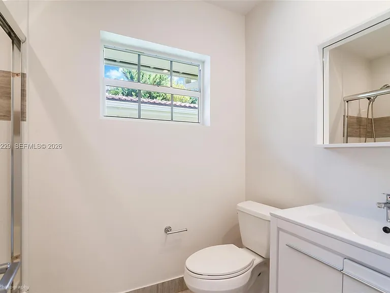 52 Camden Dr — Photo 24
