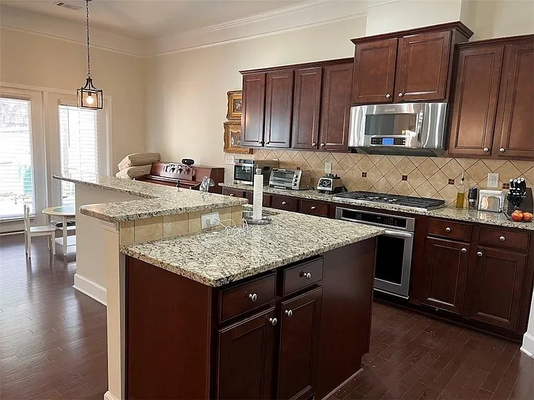 5527 Parkerton Ln — Photo 10