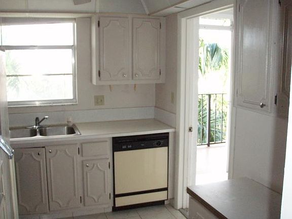 4th image of 109 Paradise Harbour Blvd APT 302