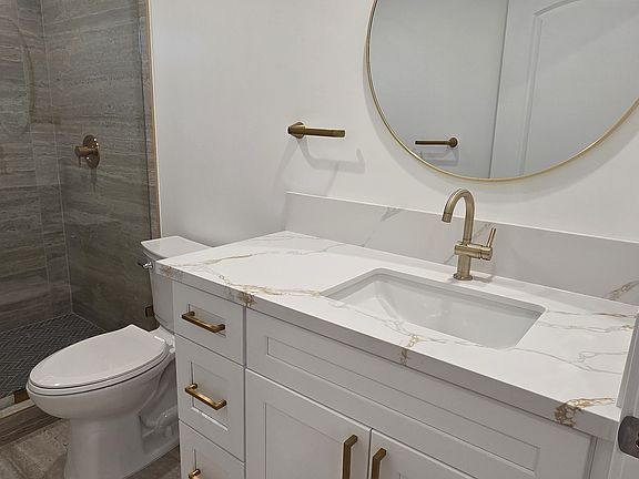 5th image of 805 W Glenoaks Blvd #B