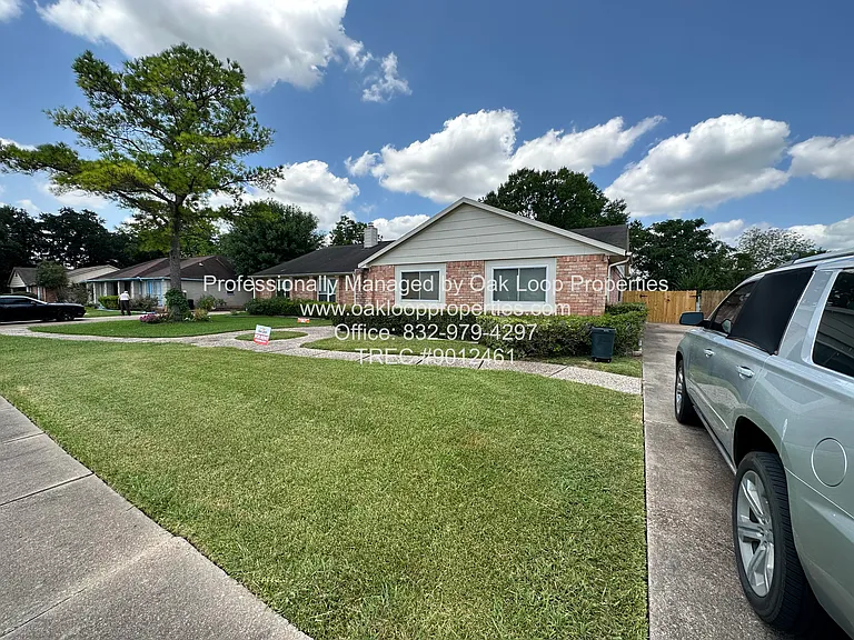 9306 Bollingbrook Dr — Photo 4