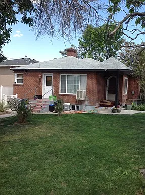 805 Roberts St photo 1