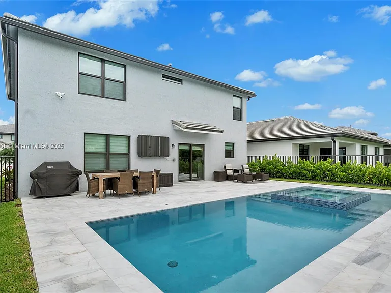 3142 Poinciana St — Photo 16