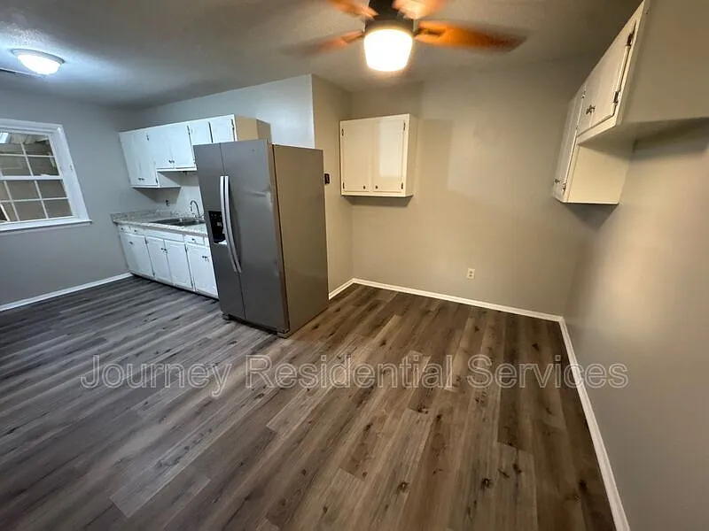 3 bed, 1.5 bath, 1100 sqft, $1,150 — Photo 4
