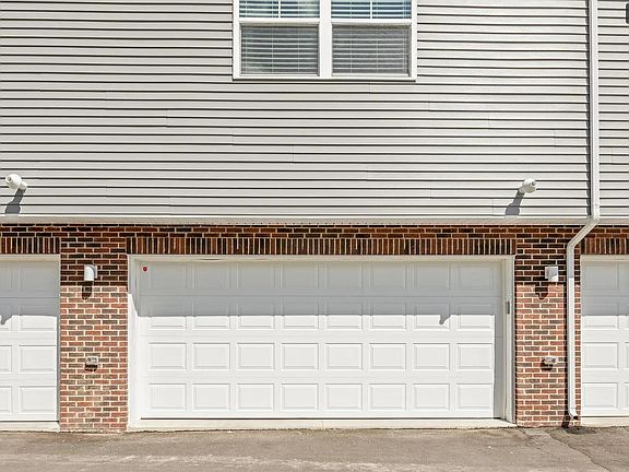 3rd image of 3965 Trailway Commons Cir