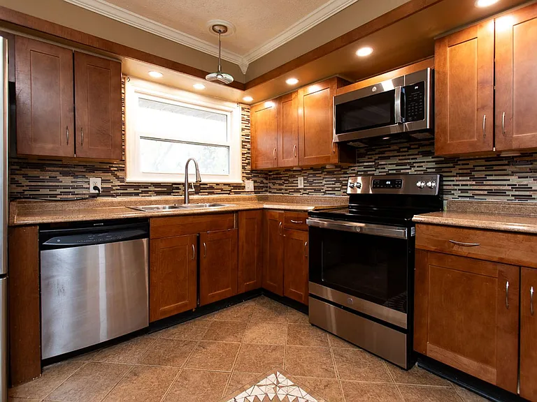 10 Warren Dr — Photo 19